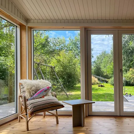 Cozy Summer House With Wild Garden Near The Σπίτι διακοπών