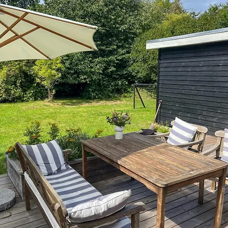 Cozy Summer House With Wild Garden Near The Casa de Férias *